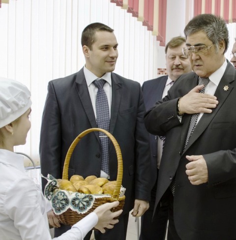 Губернатор Аман Тулеев: «В Кузбассе действует мощная продуманная система соцподдержки семьи, материнства и детства — одна из лучших в России»
