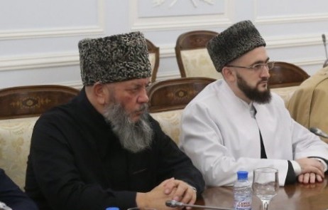 Муфтии от имени всех мусульман соболезнуют одним и молчат о других