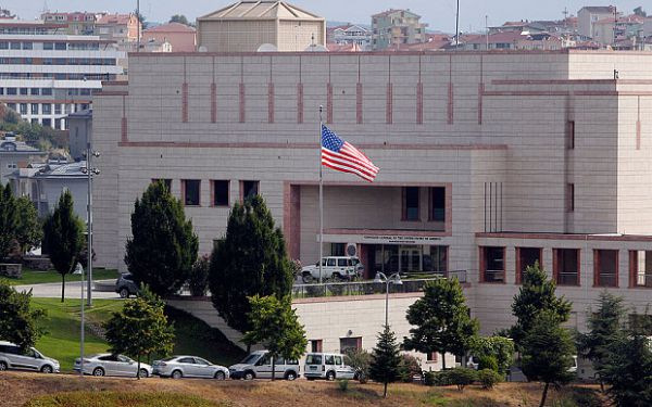 Во всех дипмиссиях США приостановили выдачу виз для граждан Турции