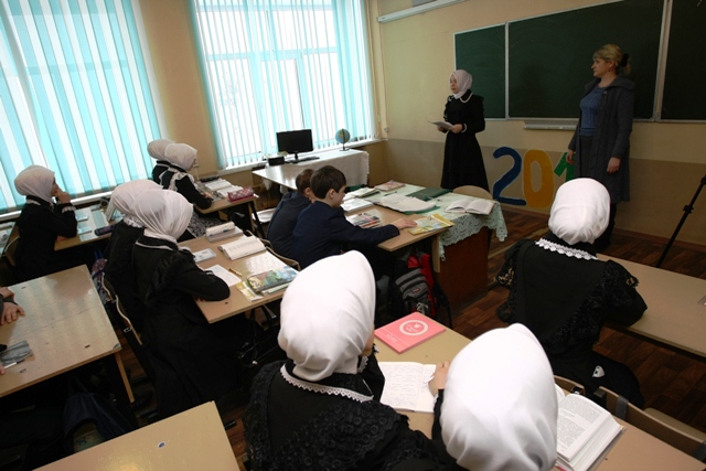 Запрета на ношение платков и не было?