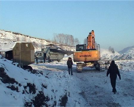 Кузбасские полицейские «засекли» нелегальный угольный разрез с вертолета