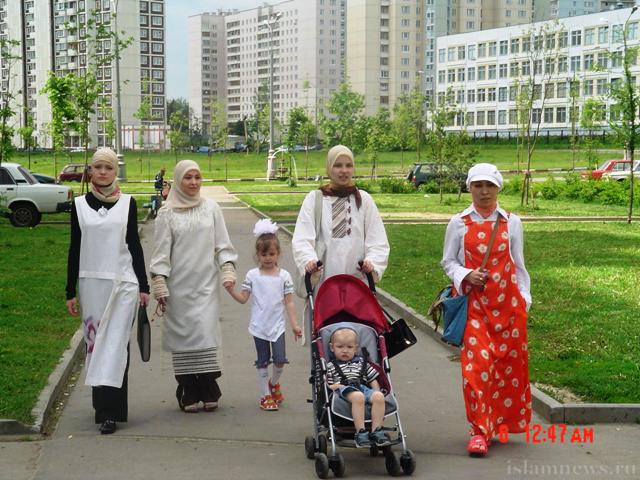 В некоторых городах Сибири цепляются за хиджаб 