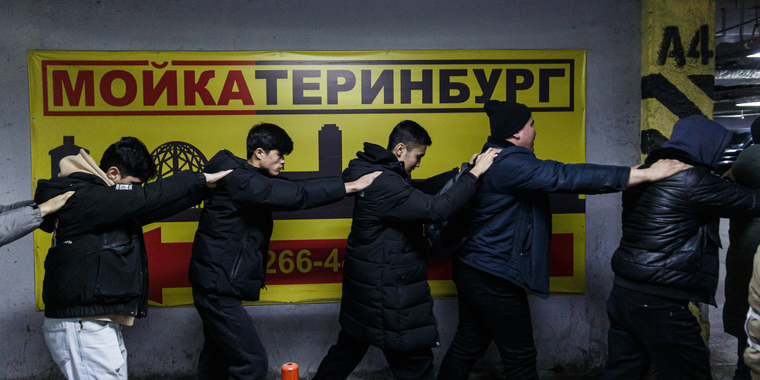 По всей России начались массовые рейды против мигрантов...