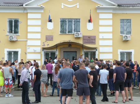 Жители Среднеуральска потребовали от мэра выселить мигрантов из города