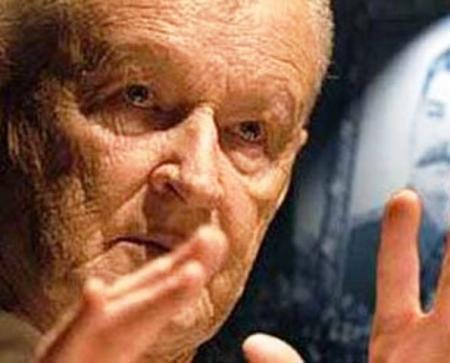 Бжезинский призвал задушить Россию в объятиях