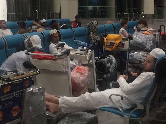Сотни хаджиев пока не смогли вылететь в Саудию из Москвы