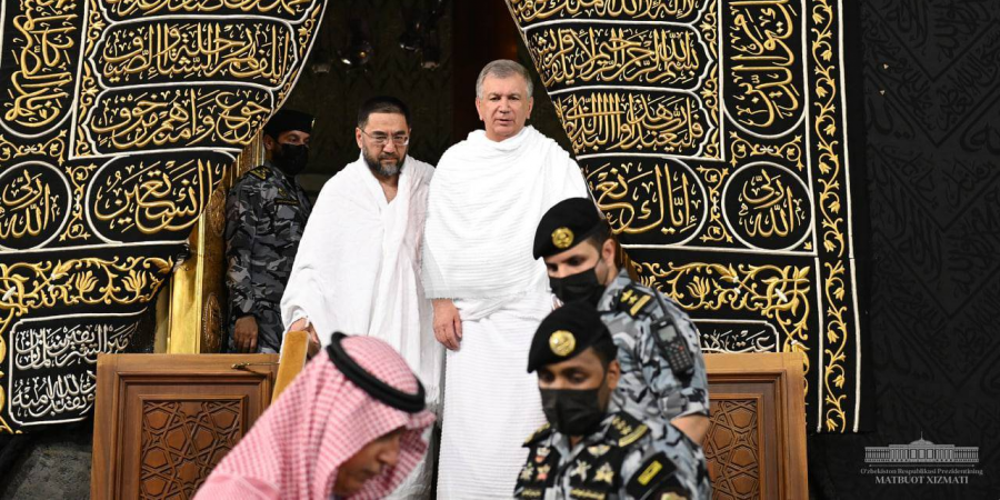 Президент Узбекистана совершил Умру