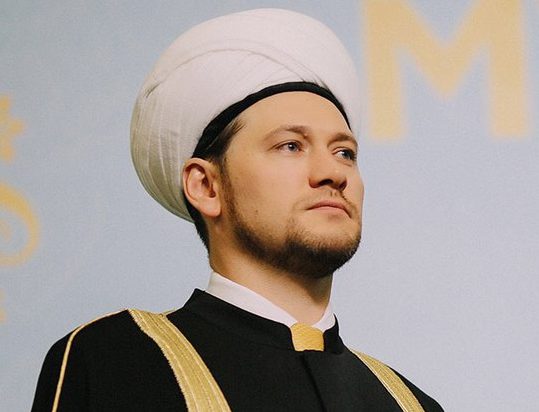 Хазрат ненастоящий? В мусульманской общине поставили вопрос о профпригодности Дамира Мухетдинова