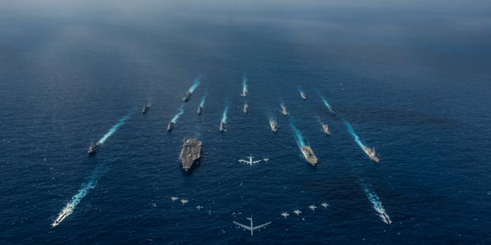 США стягивают на Ближний Восток приблизительно треть своего флота...