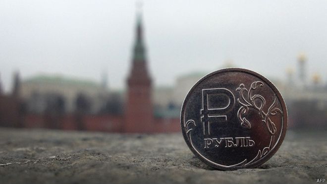 В Госдуме задумались о замене рубля другой валютой, которая должна остановить падение по отношению к доллару и евро