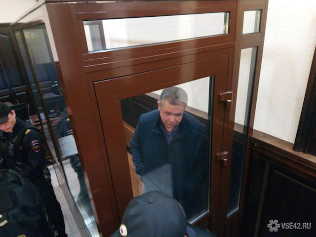 Суд отправил под арест экс-главу МЧС Кузбасса Александра Мамонтова, кто следующий?