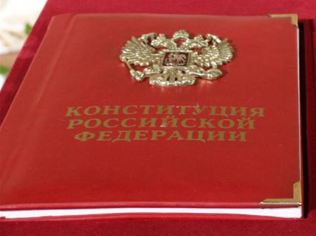 Премьер Медведев против закрепления православия в конституции