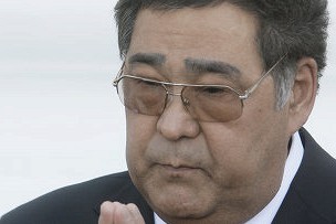 Тулеев попросил совершить молебен за Крым