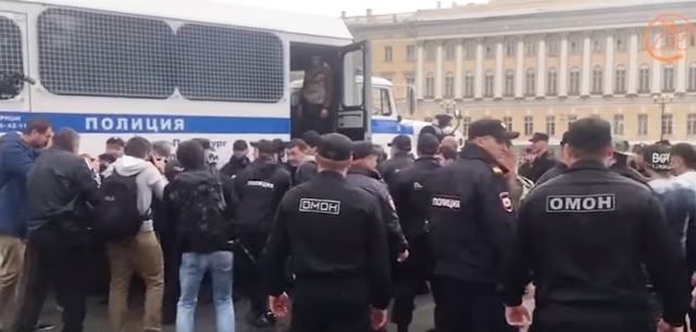 Акция в поддержку мусульман в Петербурге обернулась массовыми задержаниями