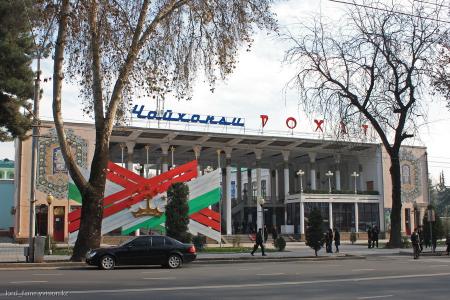 В Таджикистане отказались от Деда Мороза и елки