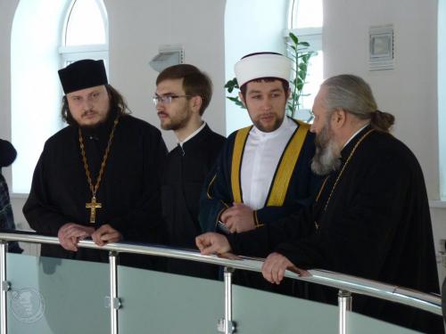 Епископ в кемеровской мечети