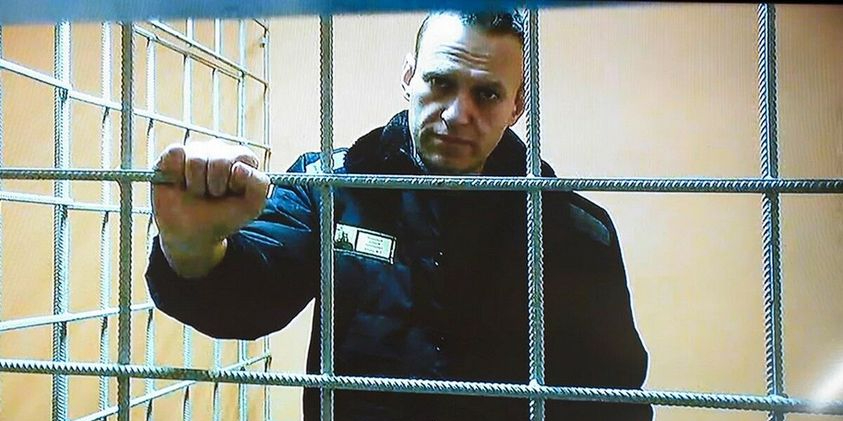 Навальный  (внесённый в реестр террористов и экстремистов) ушёл в иной мир...