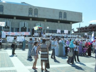 Митинг контрастов