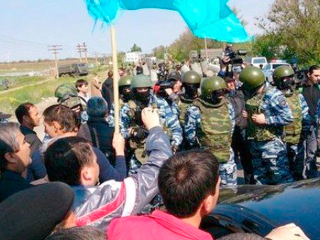 Крымские татары прорвали кордон на границе, встречая Джемилева