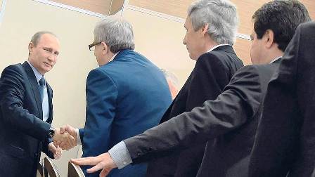 Владимир Путин объяснил, с кем из крымских татар он будет решать вопросы, а кого — только слушать