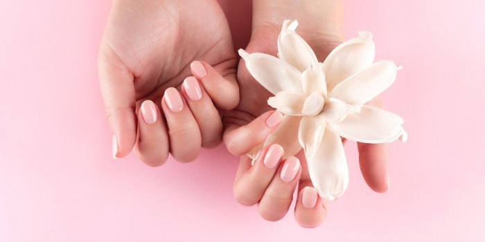 Разрешено ли наращивать ногти? / Is it allowed to do nail extensions? / A lejohet tё bёhet zgjatimi i thonjve?